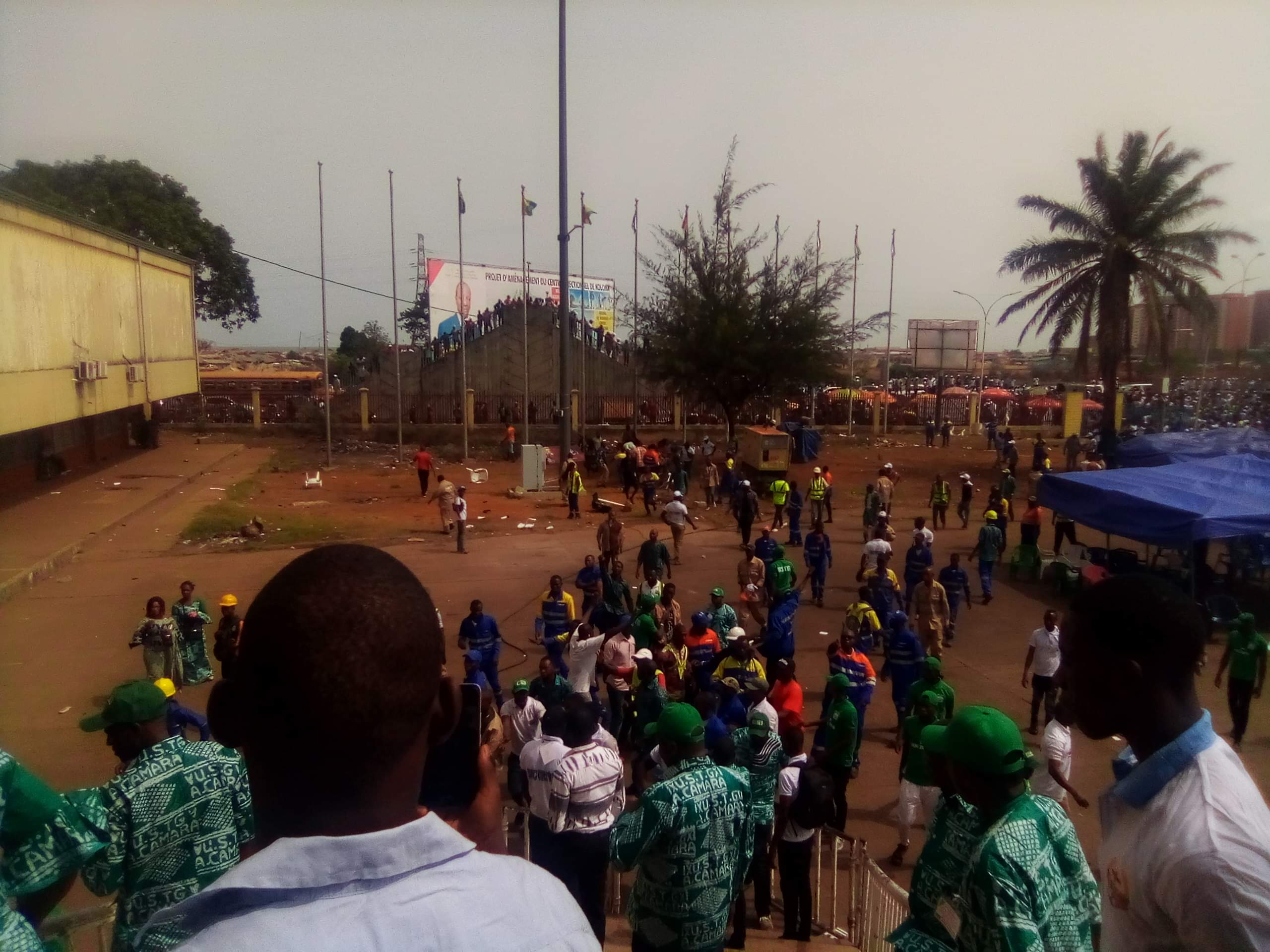 received_1359883830820717